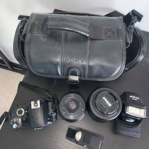 Nikon D60 comes with everything in photos - Picture 2 of 8